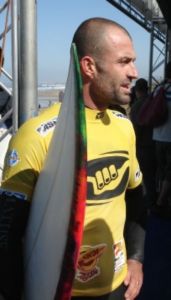 Neco é eliminado por Joel Parkinson